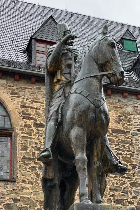 Engelbert II. in Schloss Burg